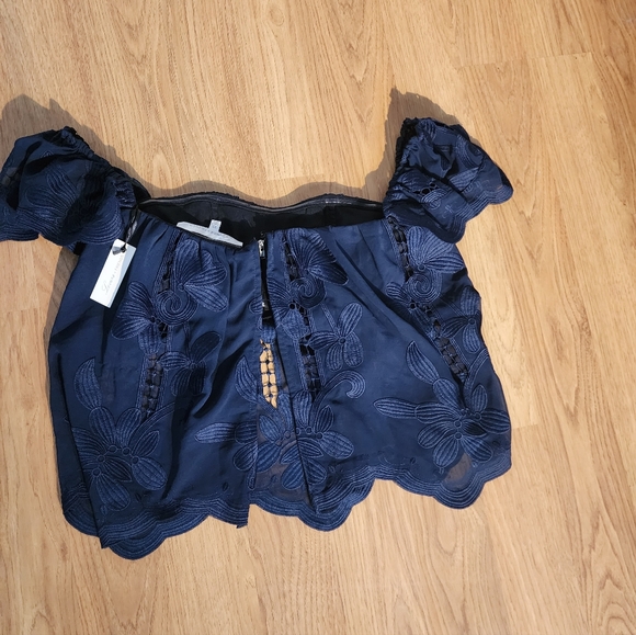 Lovers +Friends - Picture 4 of 9